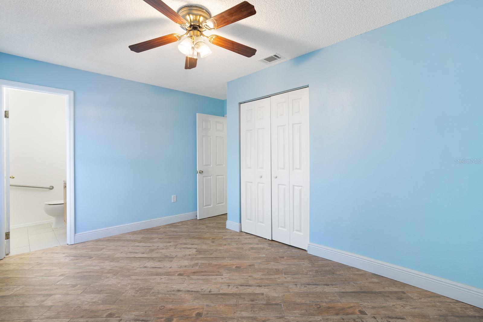 LADY LAKE APRIL HILLS - Residential