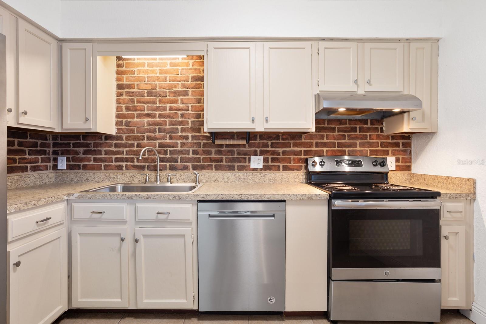 LADY LAKE APRIL HILLS - Residential