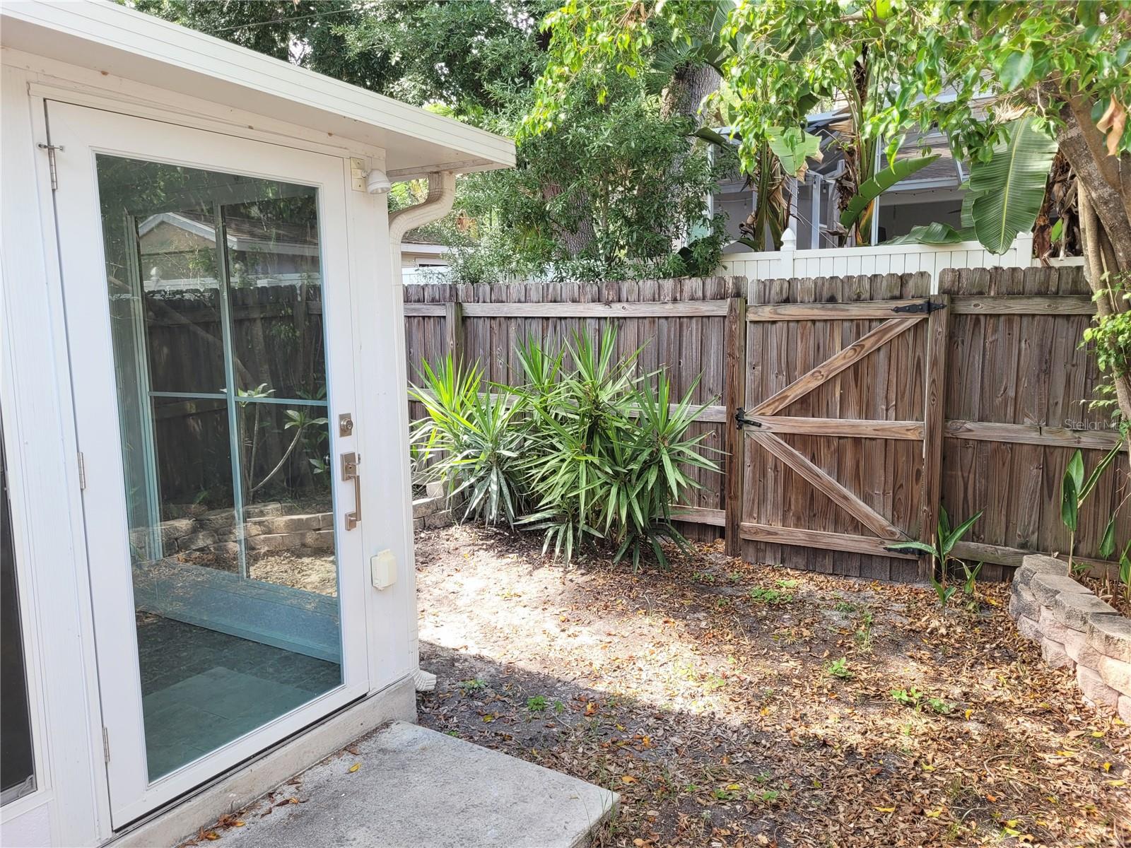 BAY TOWNE - Residential