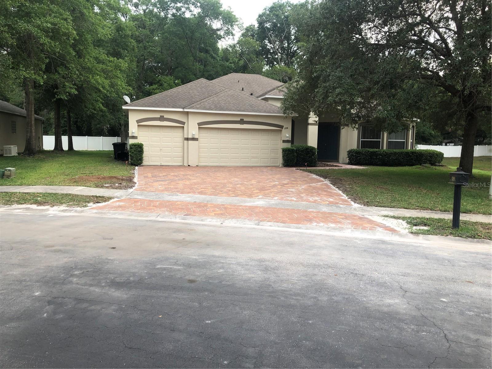 284 PINESTRAW CIRCLE