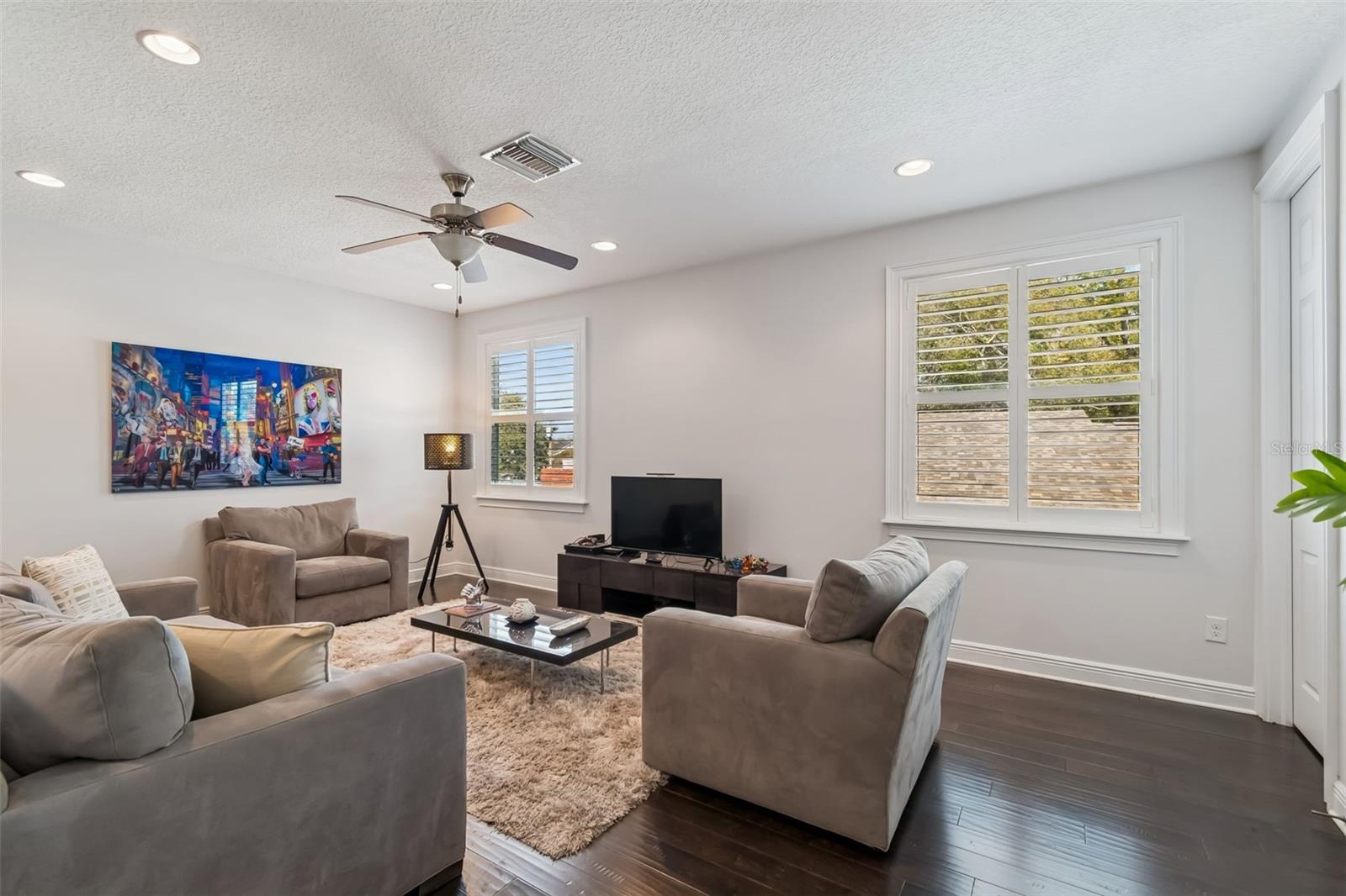 VIRGINIA PARK / MARYLAND MANOR AREA - Residential