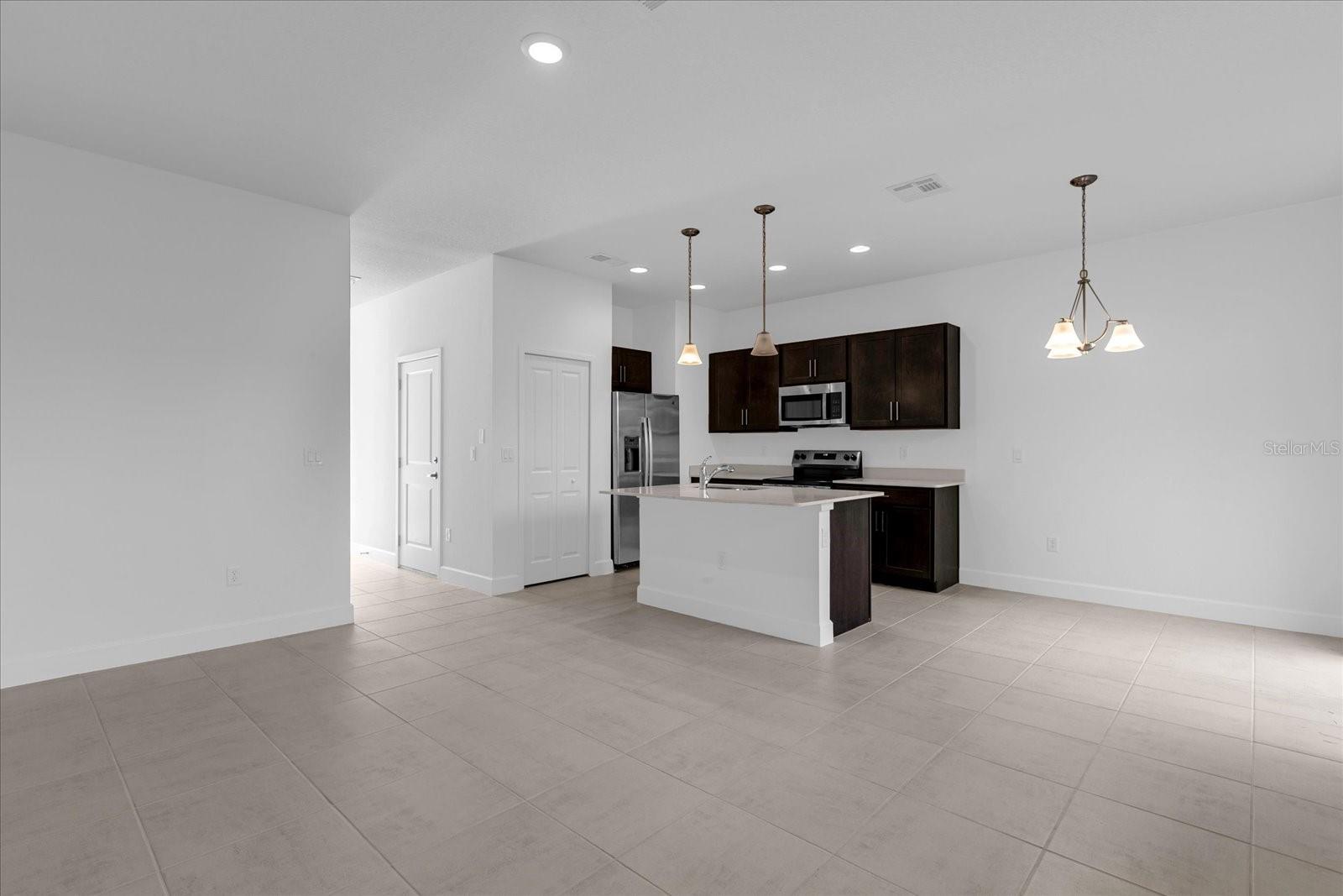 TOWNHOMES AT RIVERS EDGE - Residential Lease