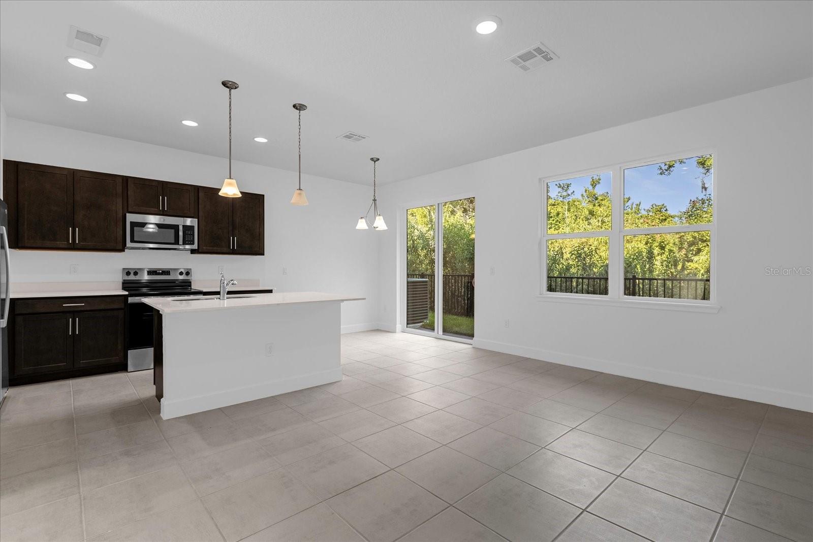 TOWNHOMES AT RIVERS EDGE - Residential Lease