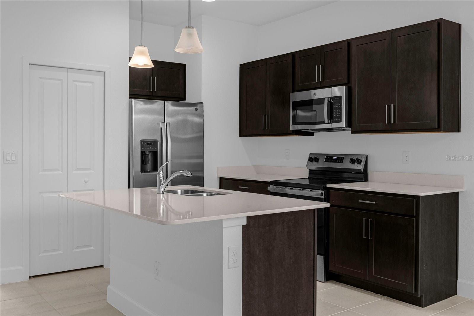 TOWNHOMES AT RIVERS EDGE - Residential Lease