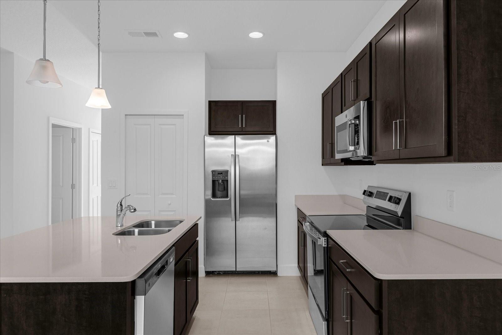 TOWNHOMES AT RIVERS EDGE - Residential Lease