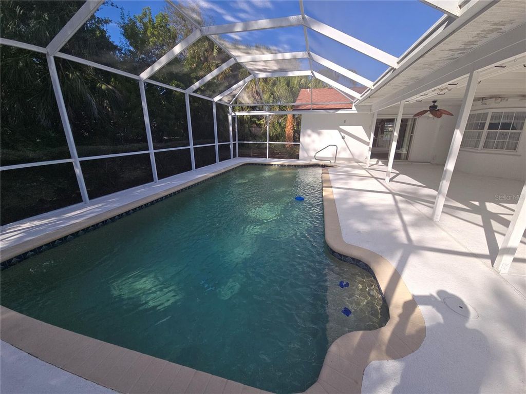 Photo of 1008 Cimarron Cir, Bradenton, FL 34209 (MLS # A4672764)