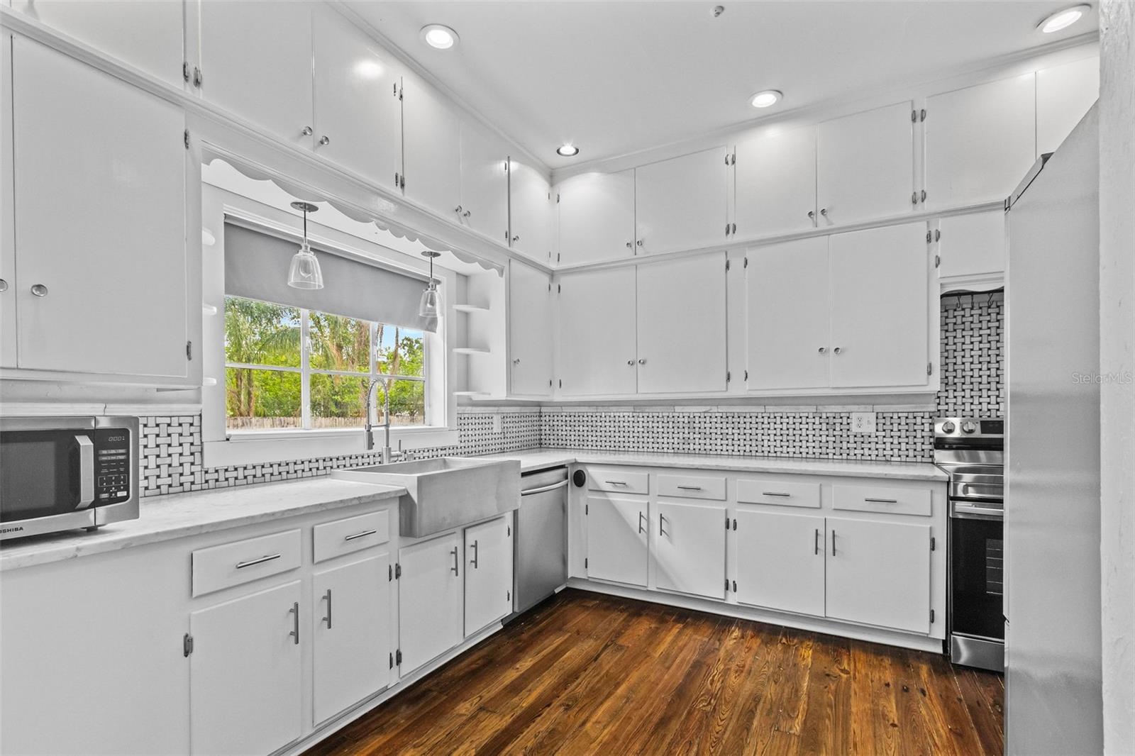 204 W CALHOUN STREET
