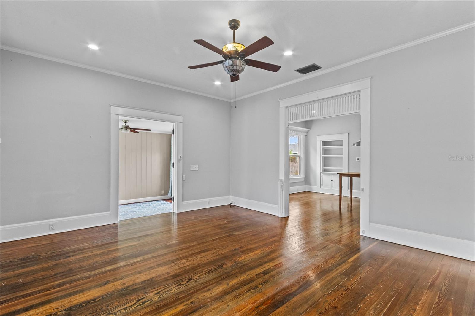 204 W CALHOUN STREET