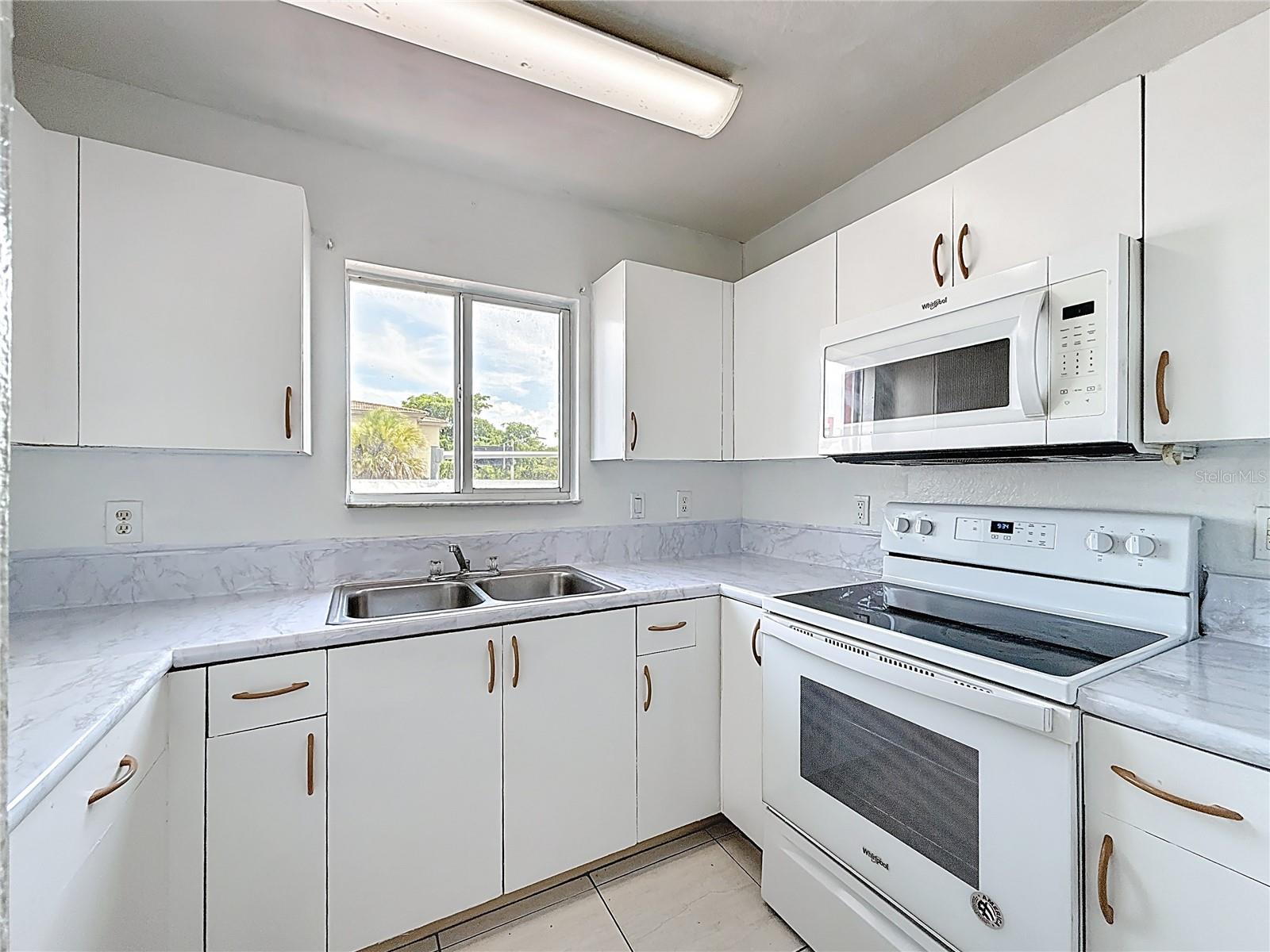 3817 NW 17TH AVENUE 10