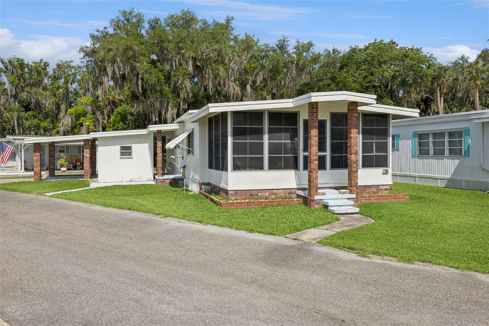 13 COCOS PLUMOSA DRIVE B