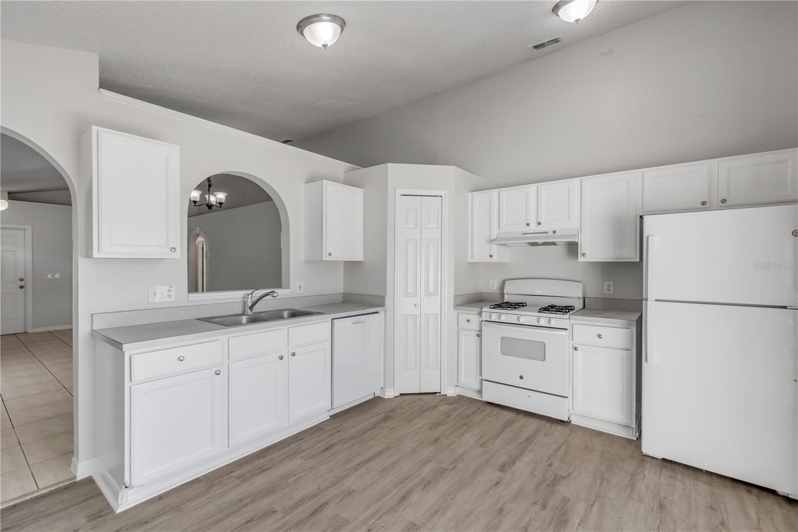 VALENCIA WOODS SECOND ADD - Residential