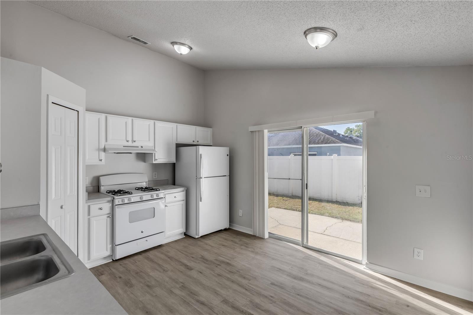 VALENCIA WOODS SECOND ADD - Residential