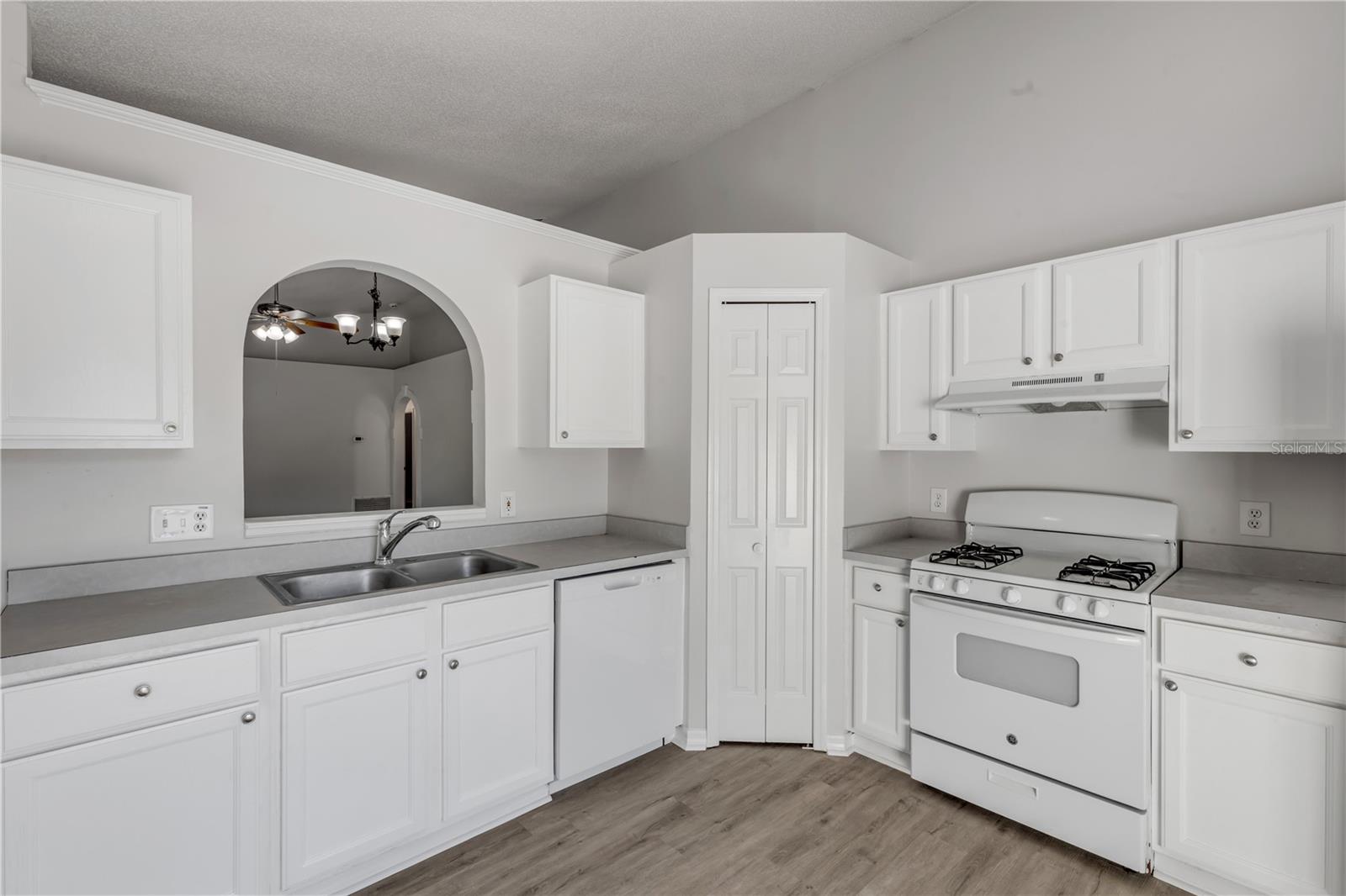 VALENCIA WOODS SECOND ADD - Residential