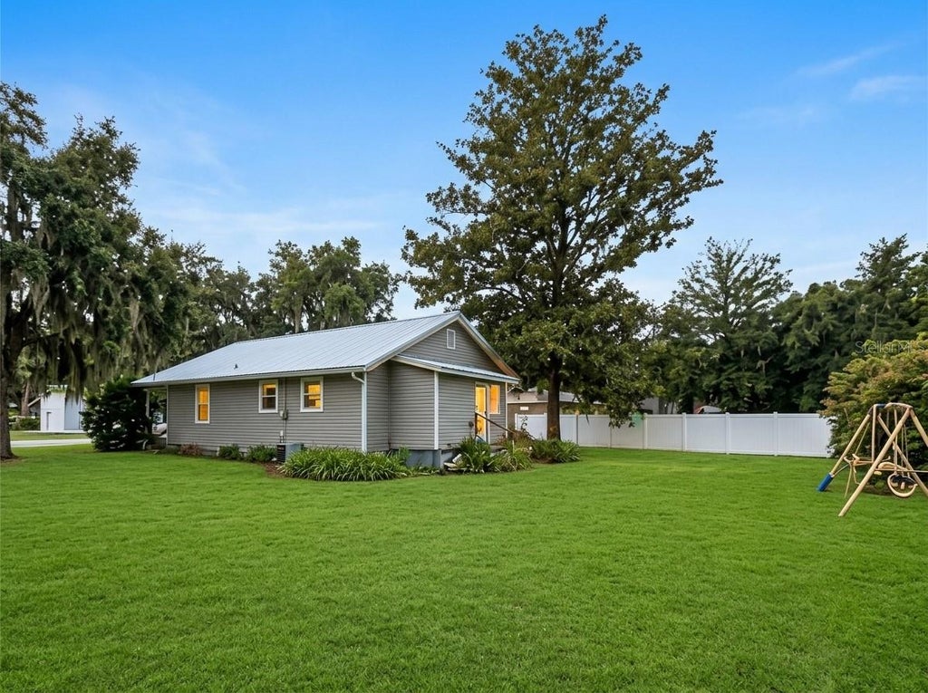 Photo of 1051 NE Lake Drive, Lake City, FL 32055 (MLS # K4903873)