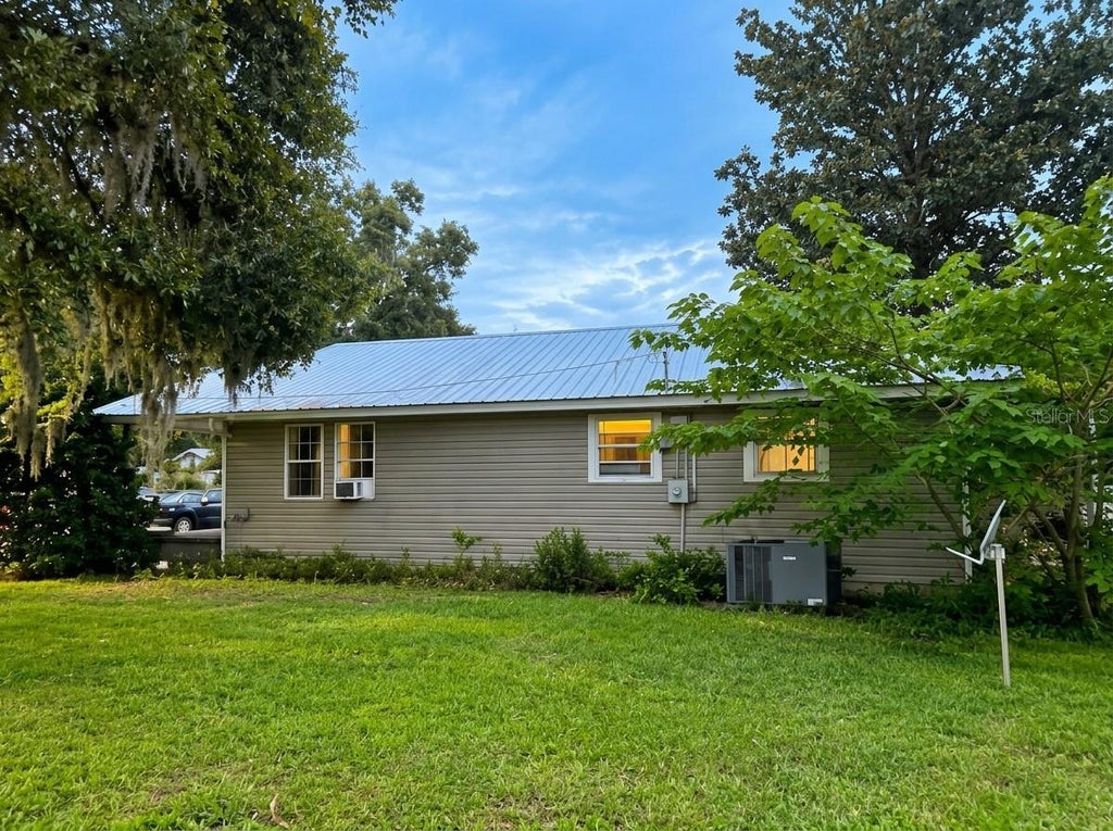 Photo of 1051 NE Lake Drive, Lake City, FL 32055 (MLS # K4903873)