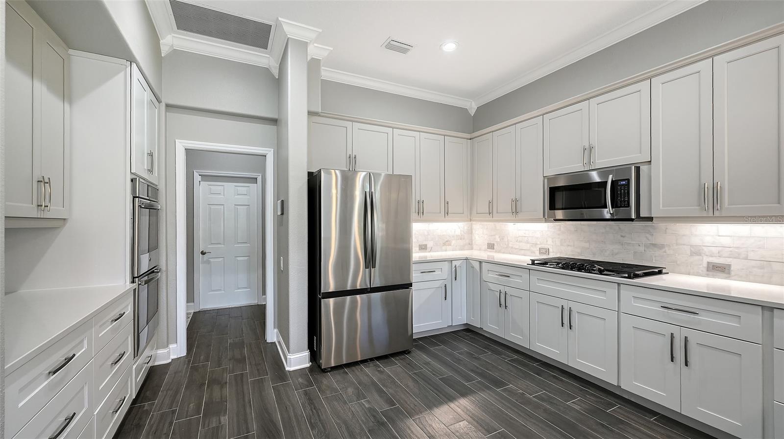 RIVER CLUB SOUTH SUBPHASE I - Residential Lease