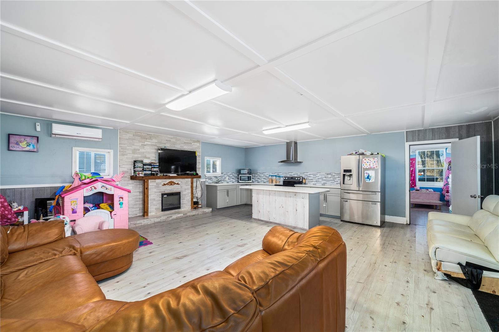 4424 MORRIS DRIVE