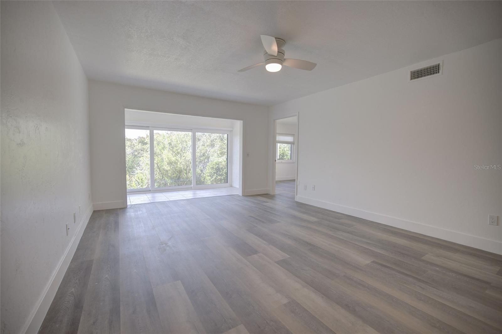 IMPERIAL POINT CONDO - Residential