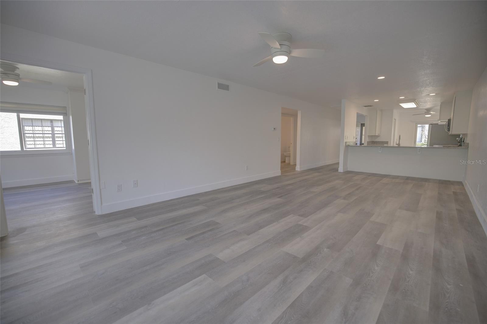 IMPERIAL POINT CONDO - Residential