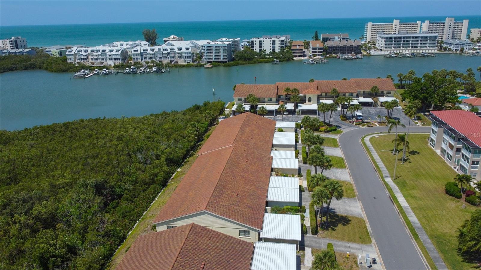 IMPERIAL POINT CONDO - Residential