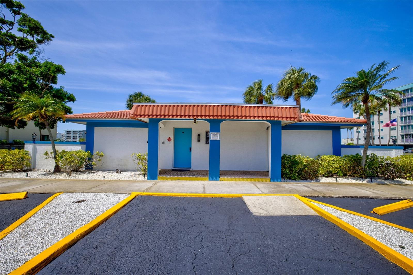 IMPERIAL POINT CONDO - Residential