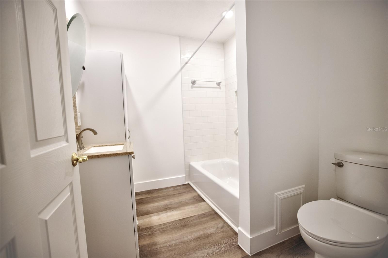 IMPERIAL POINT CONDO - Residential