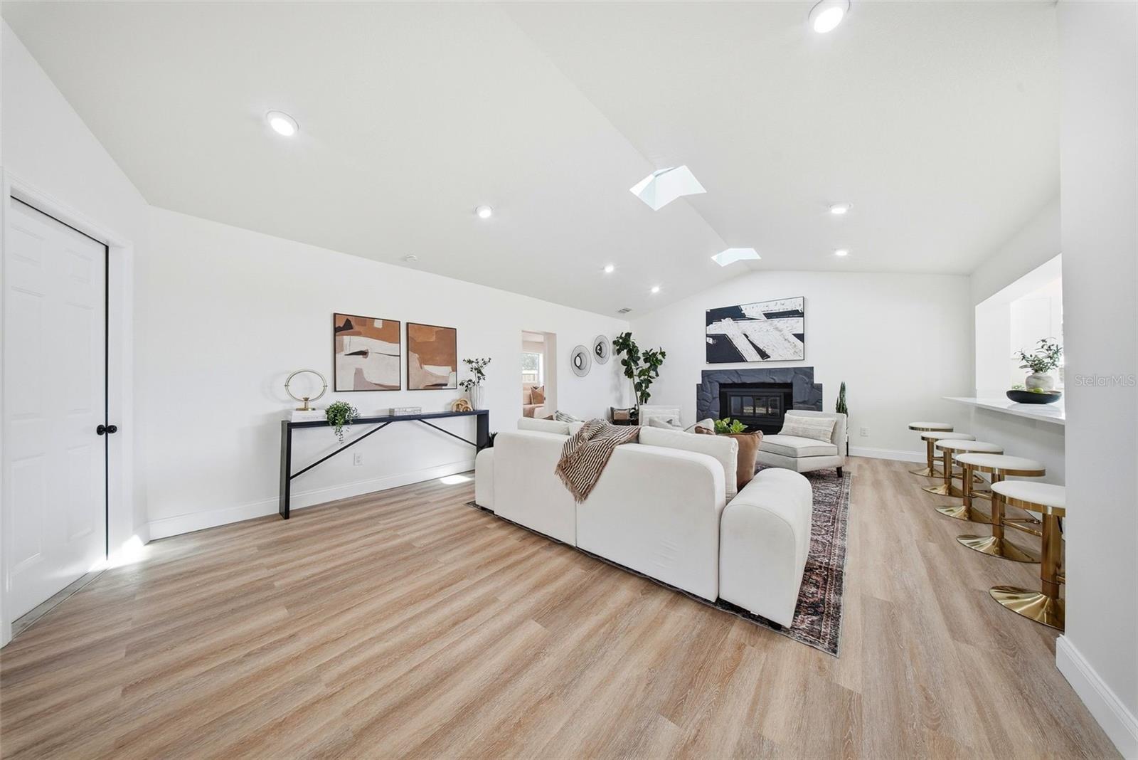 DREW MANOR - Residential