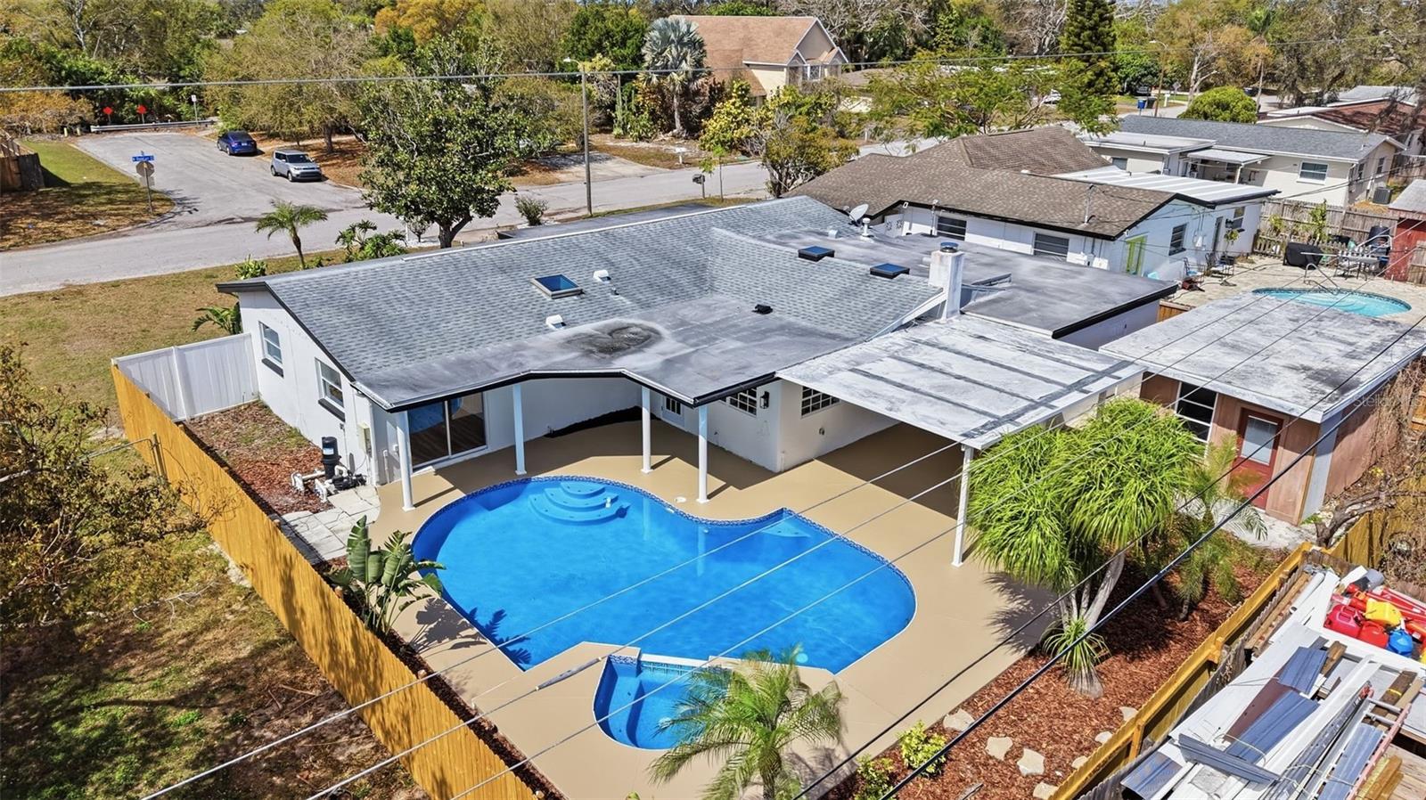 DREW MANOR - Residential