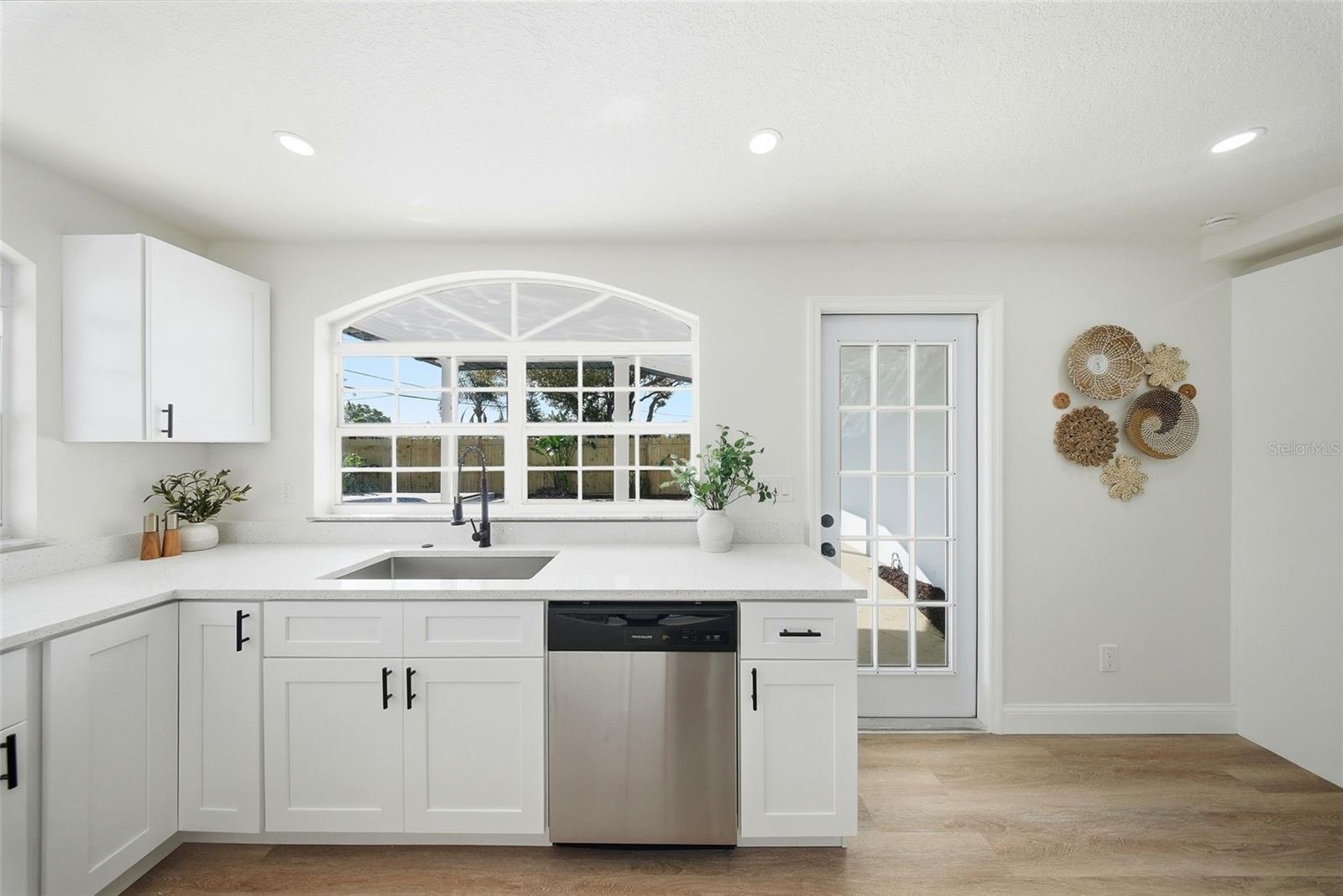 DREW MANOR - Residential