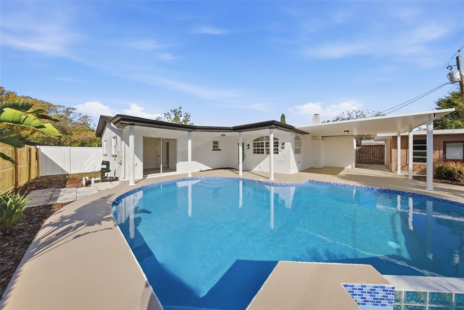 DREW MANOR - Residential