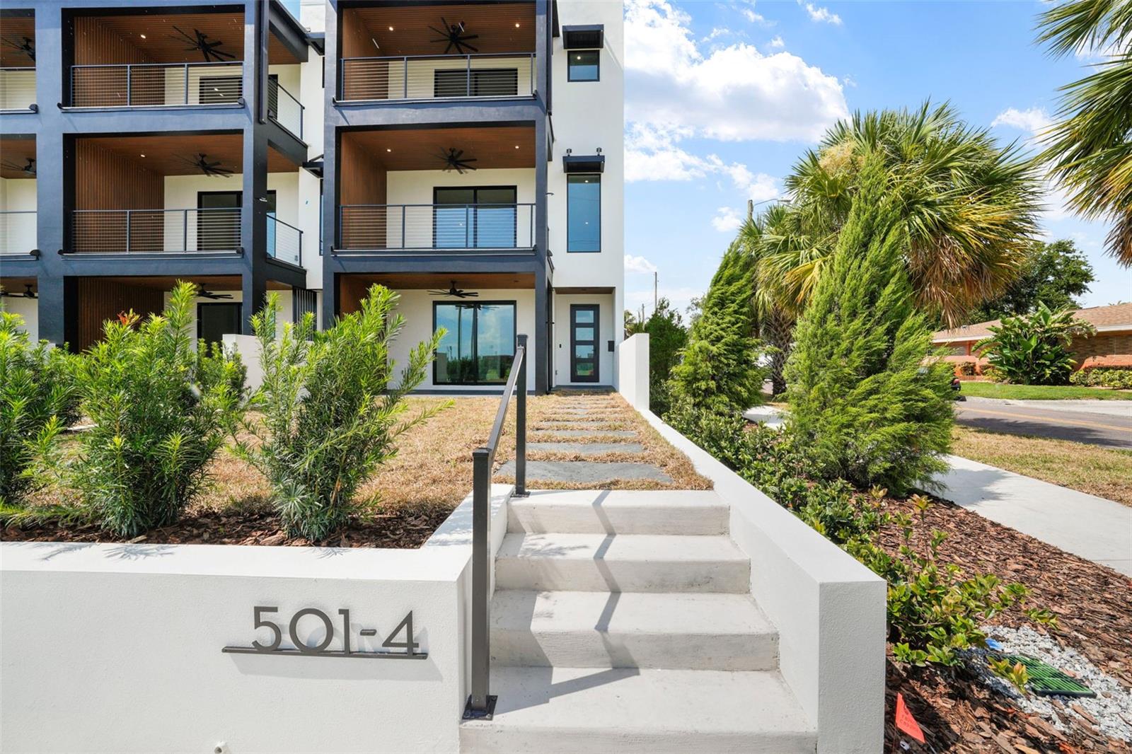 ROSS AT THE HEIGHTS TOWNHOMES - Residential
