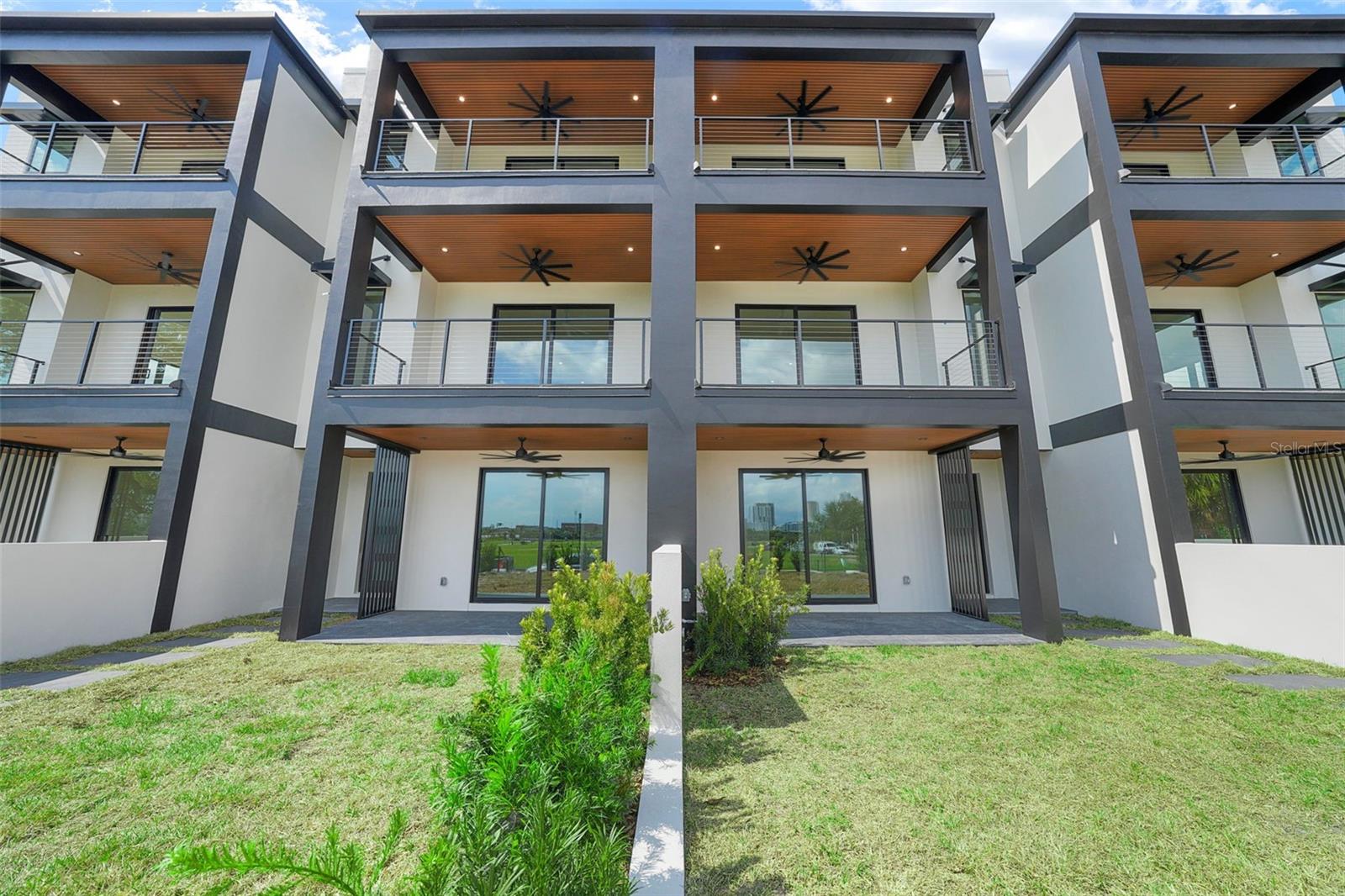 ROSS AT THE HEIGHTS TOWNHOMES - Residential