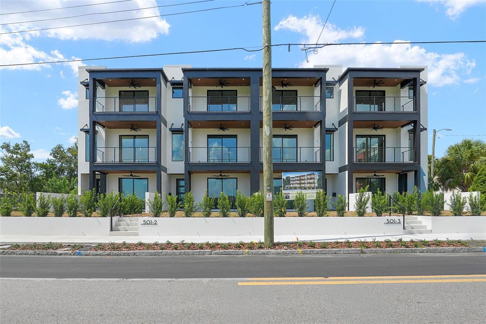ROSS AT THE HEIGHTS TOWNHOMES - Residential