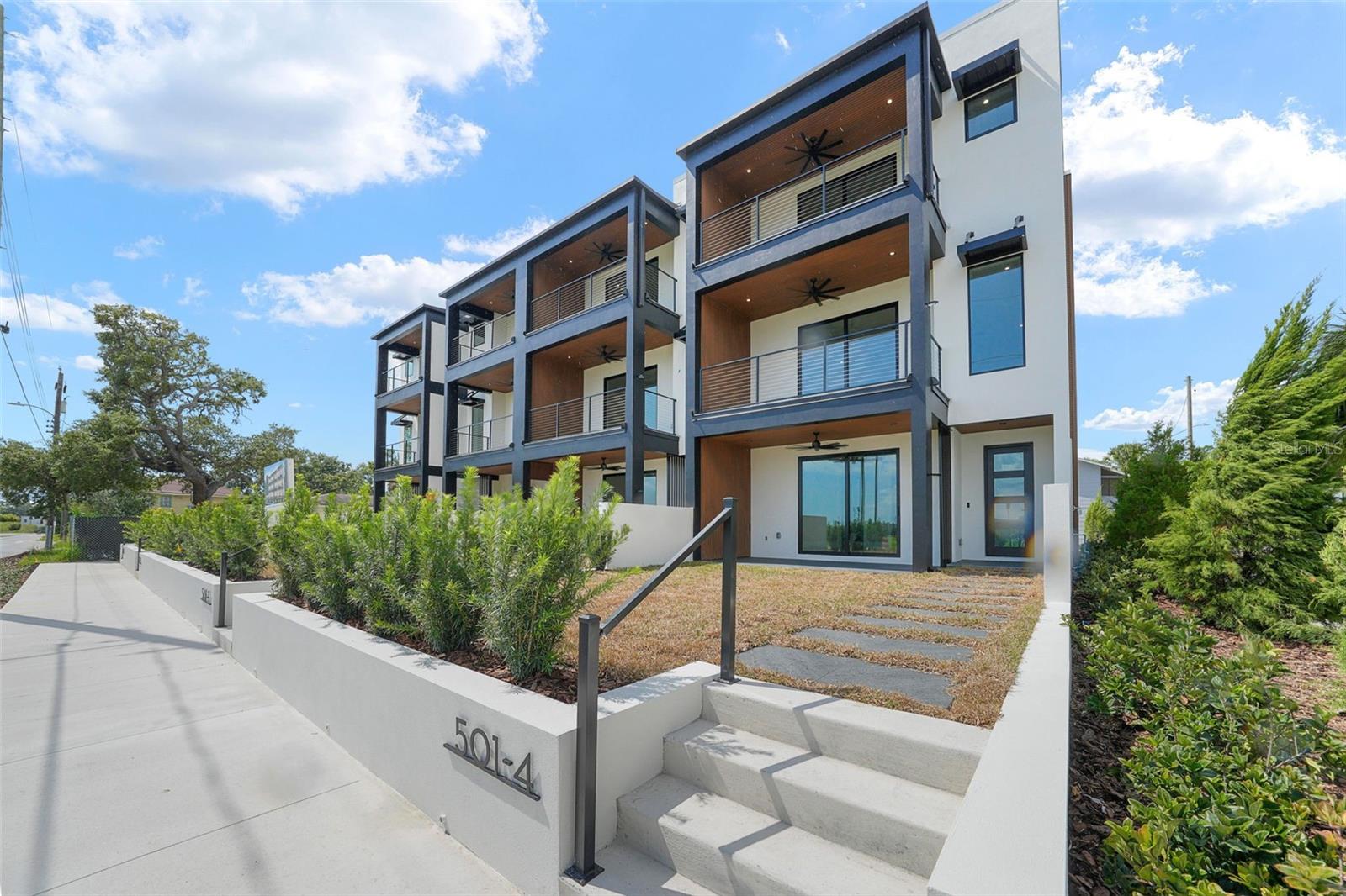 ROSS AT THE HEIGHTS TOWNHOMES - Residential