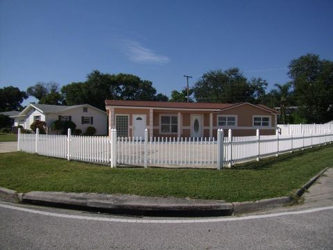 A home in SEMINOLE