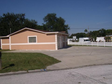 A home in SEMINOLE