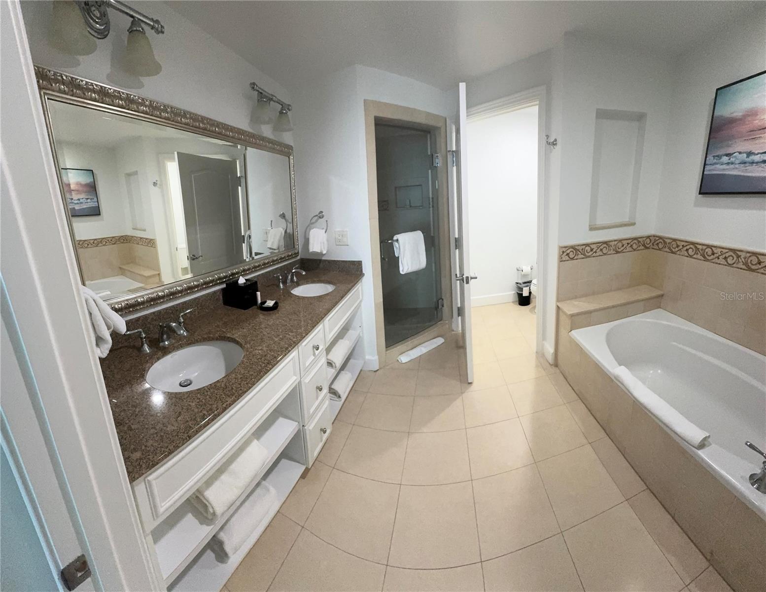 REUNION GRANDE CONDO - Residential