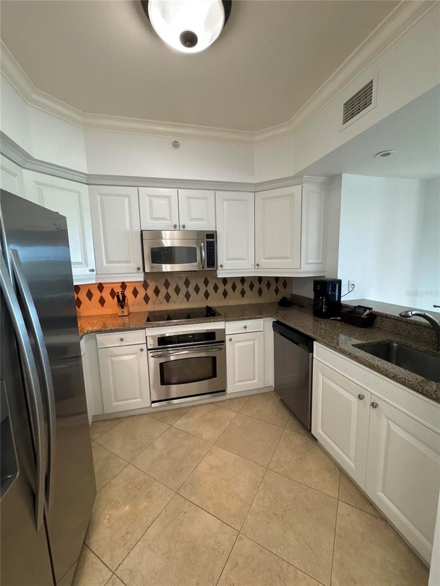 REUNION GRANDE CONDO - Residential