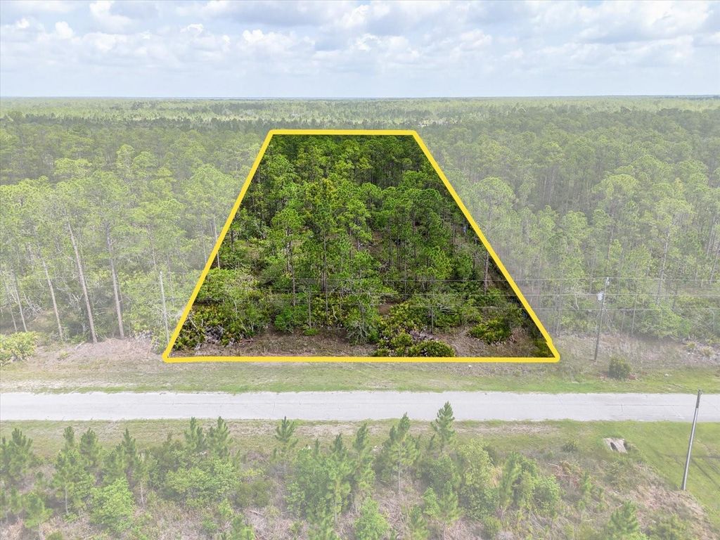 Photo of 61 Meadow Lark Boulevard, Lake Wales, FL 33898 (MLS # G5098092)