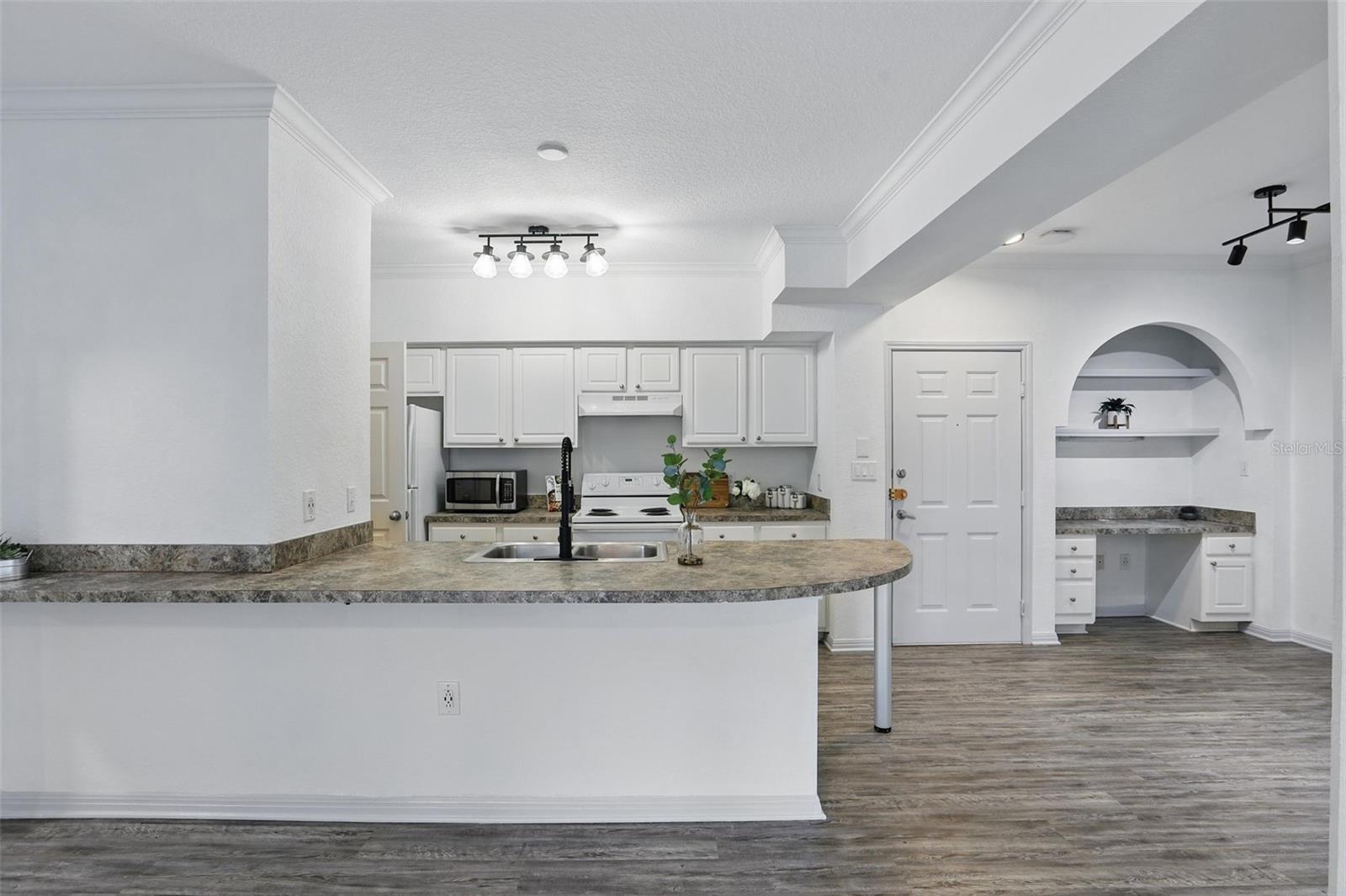 911 N ORANGE AVENUE 409