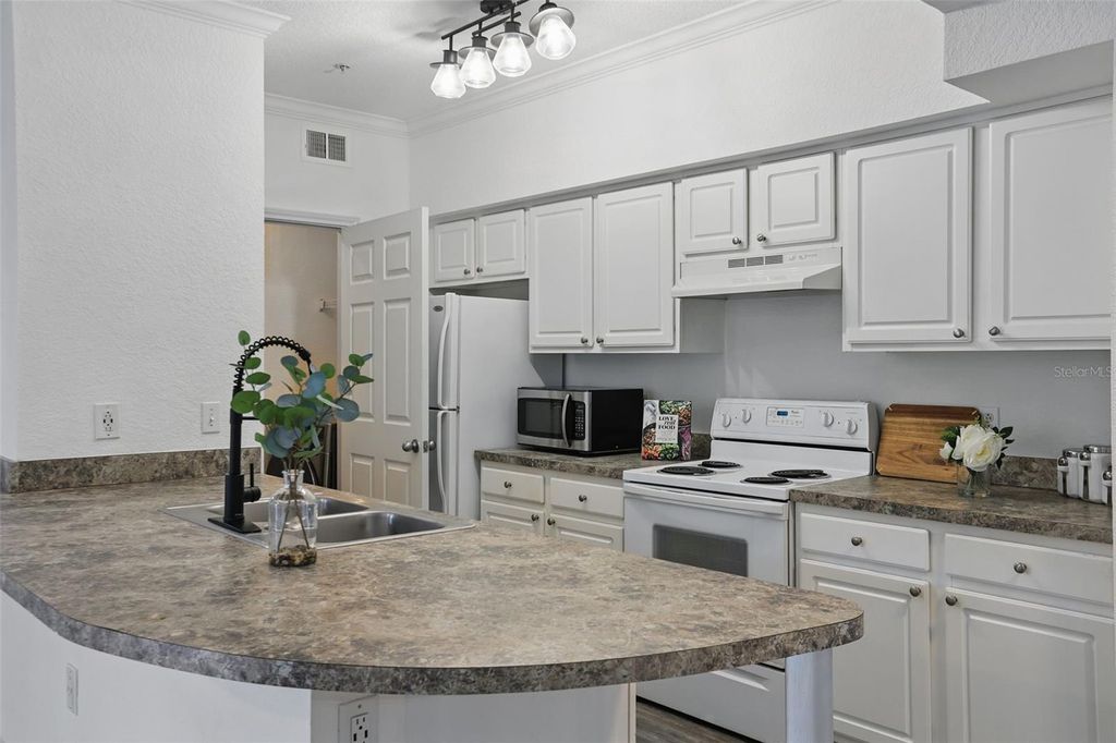 Photo of 911 N Orange Avenue #409, Orlando, FL 32801 (MLS # O6302624)