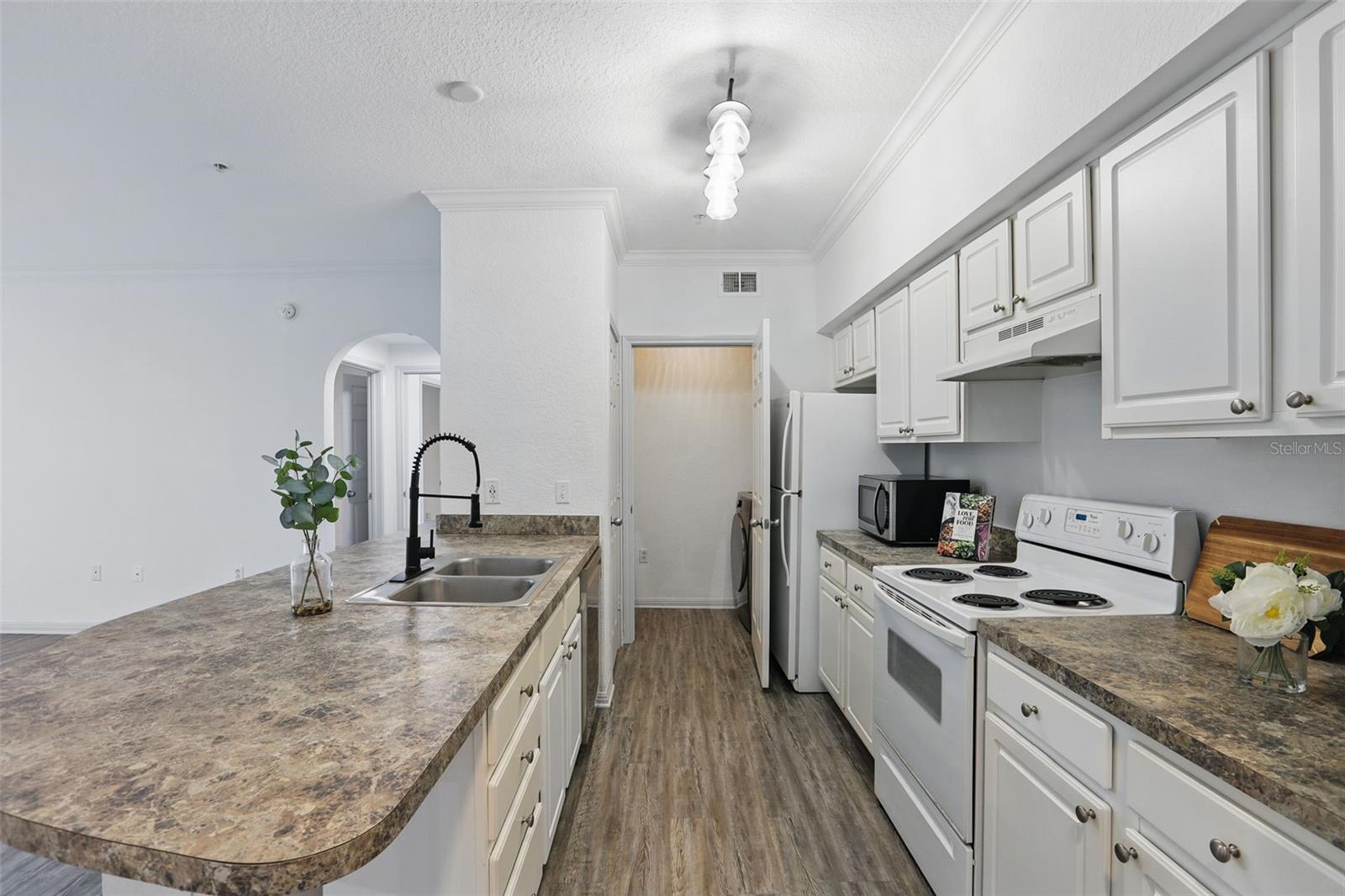 911 N ORANGE AVENUE 409