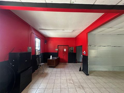 Tiny photo for 7160 NE 7th Street, Ocala, FL 34470 (MLS # OM716198)