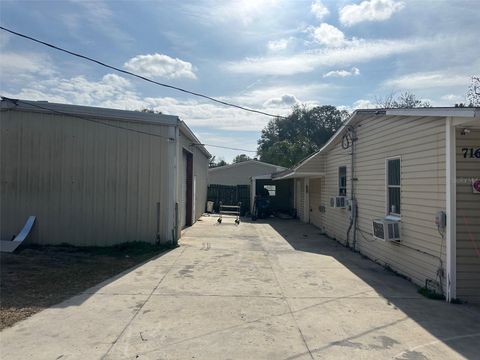 Tiny photo for 7160 NE 7th Street, Ocala, FL 34470 (MLS # OM716198)