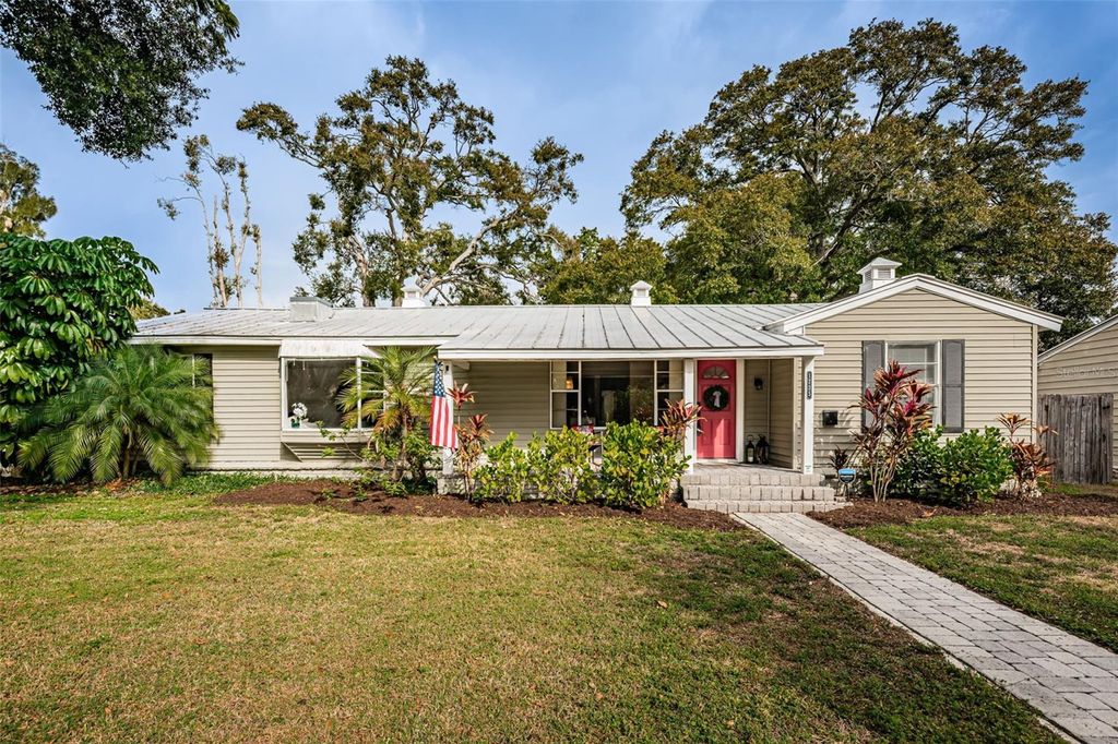 Photo of 1735 23rd Avenue N, St Petersburg, FL 33713 (MLS # TB8484341)