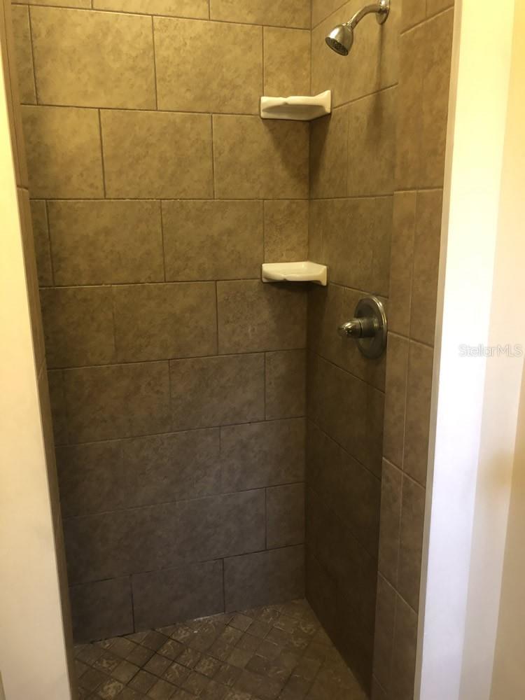 GOLF CLUB MANOR - Residential Lease