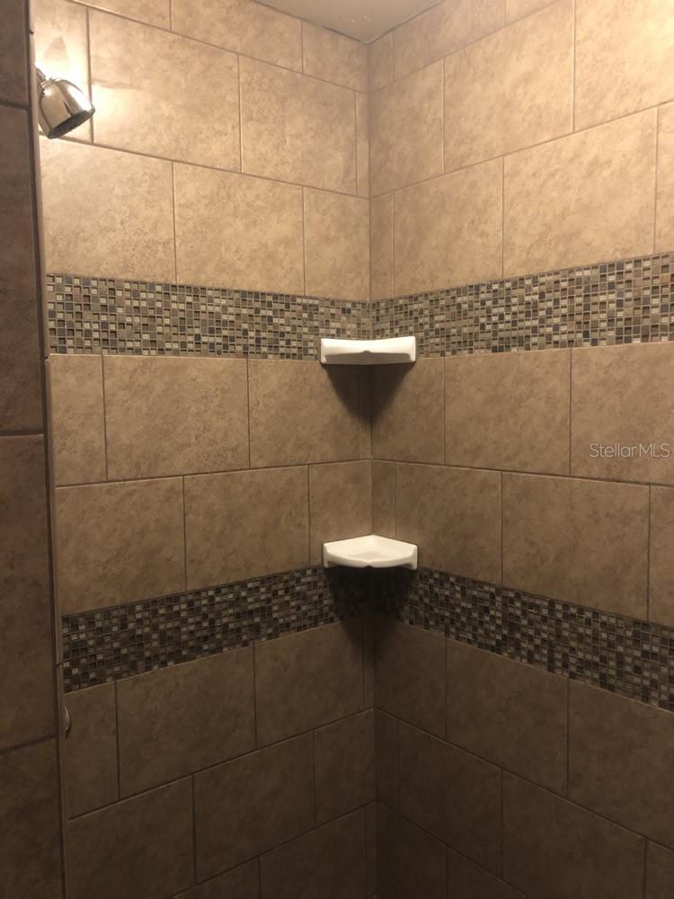 GOLF CLUB MANOR - Residential Lease