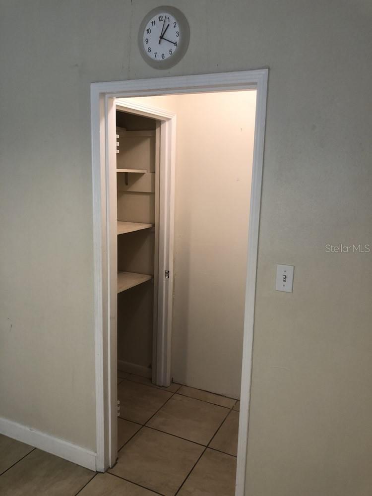 GOLF CLUB MANOR - Residential Lease