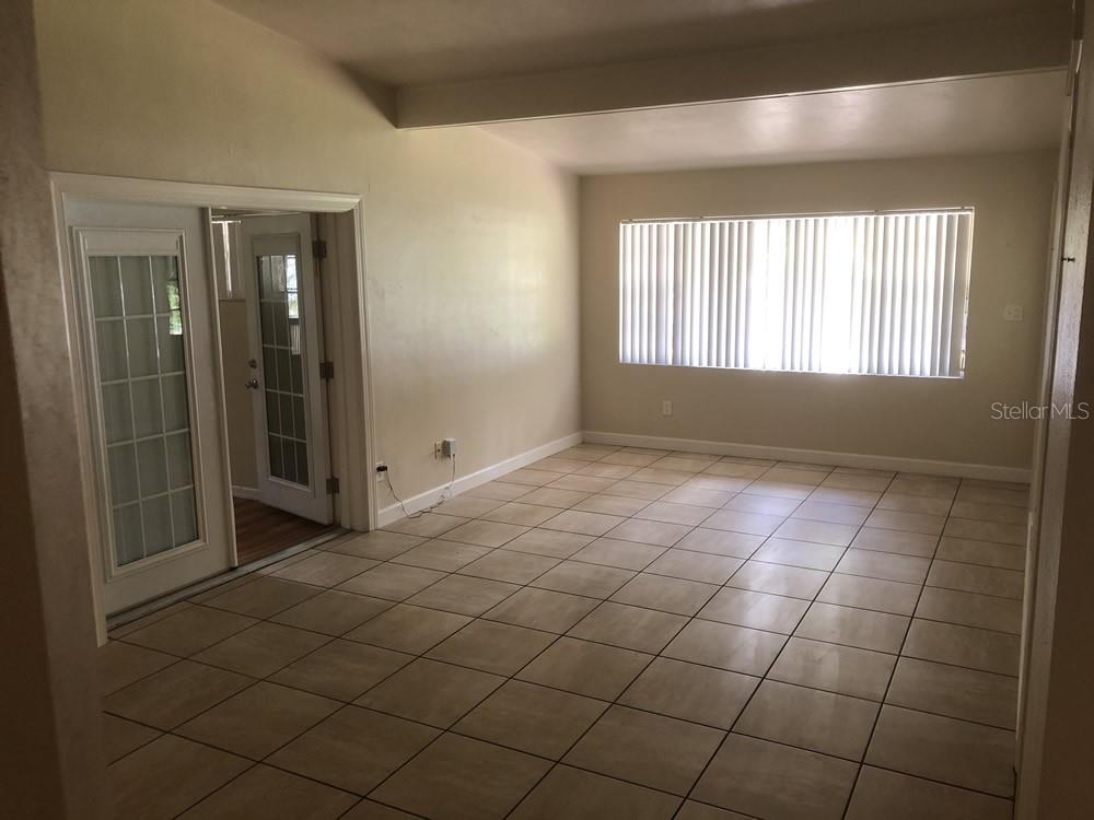 GOLF CLUB MANOR - Residential Lease