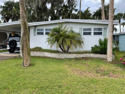 Photo of 112 Palm Drive #B, Eustis, FL 32726 (MLS # G5114121)